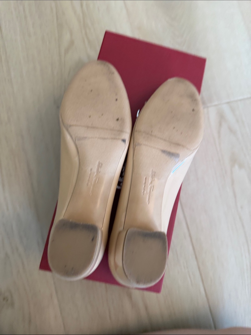 Salvatore Ferragamo Beige Patent Vara Bow Pumps - Picture 6 of 11